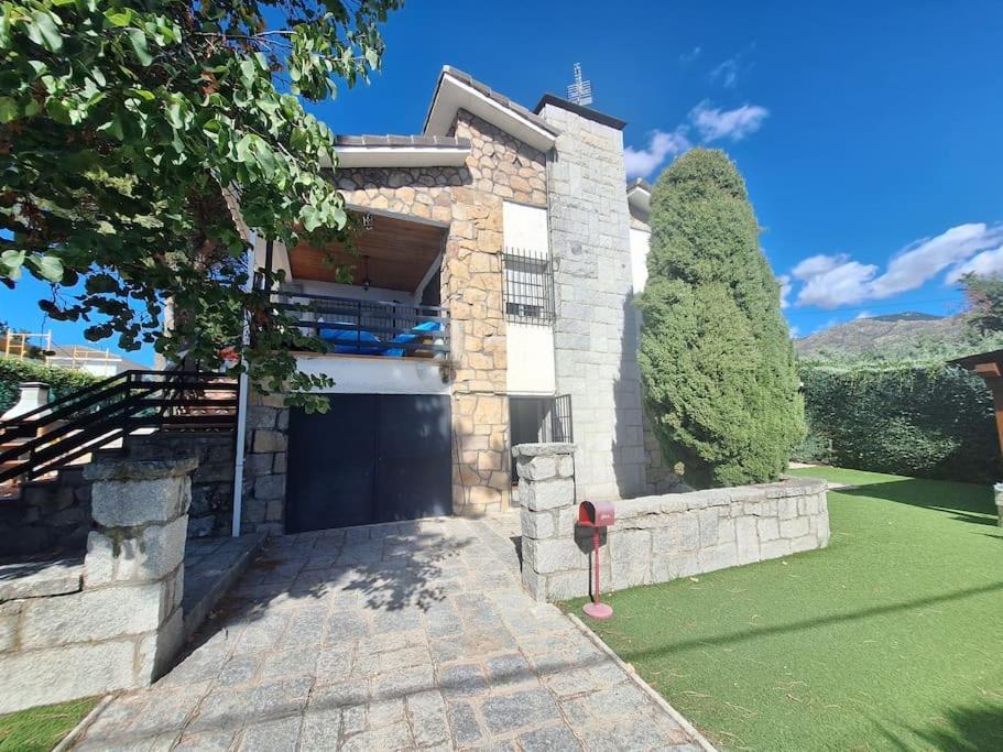 Holiday home Preciosa Manzanares El Real